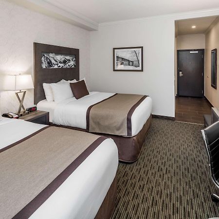 Ramada By Wyndham Revelstoke Hotel Exterior foto