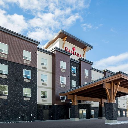 Ramada By Wyndham Revelstoke Hotel Exterior foto