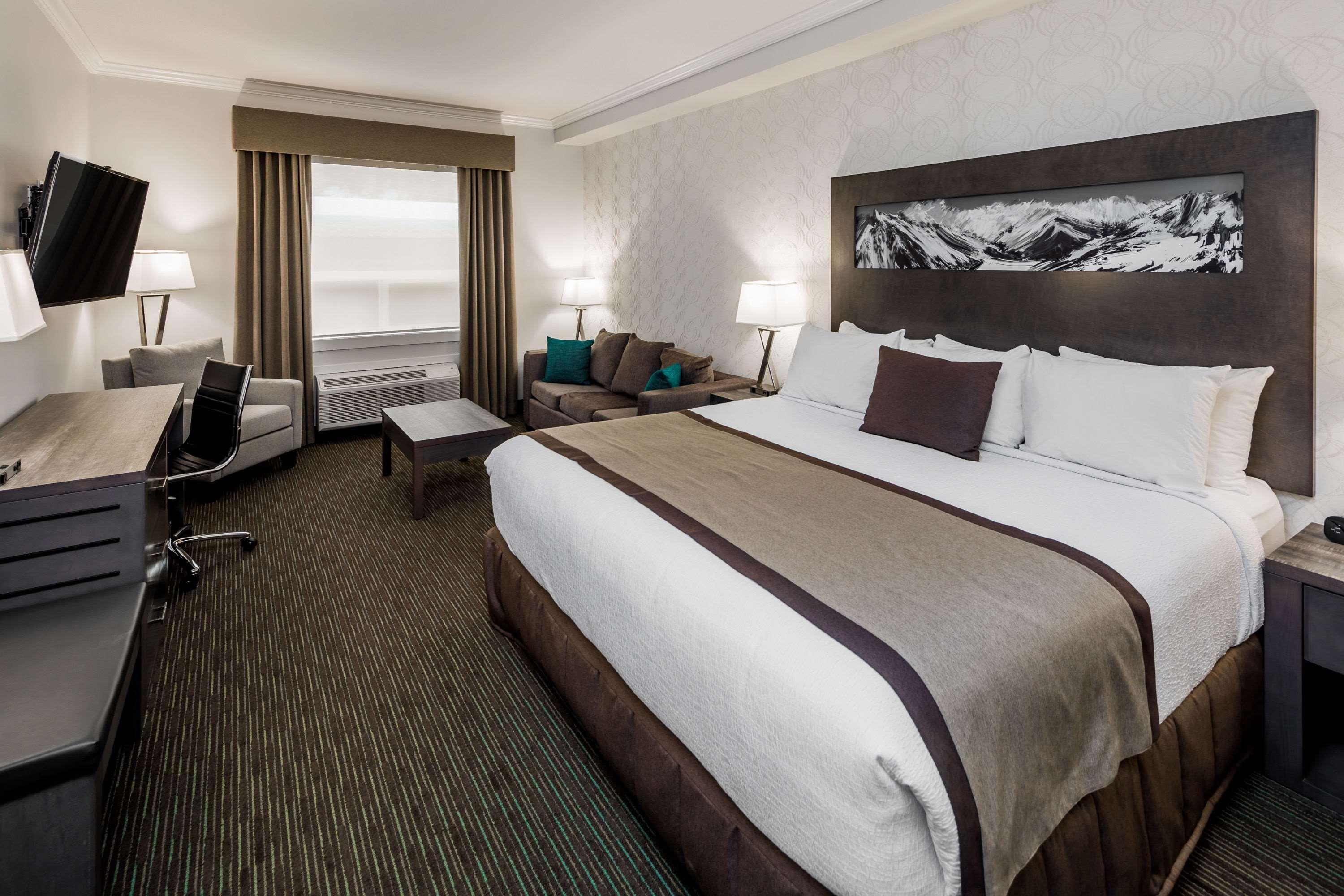 Ramada By Wyndham Revelstoke Hotel Exterior foto