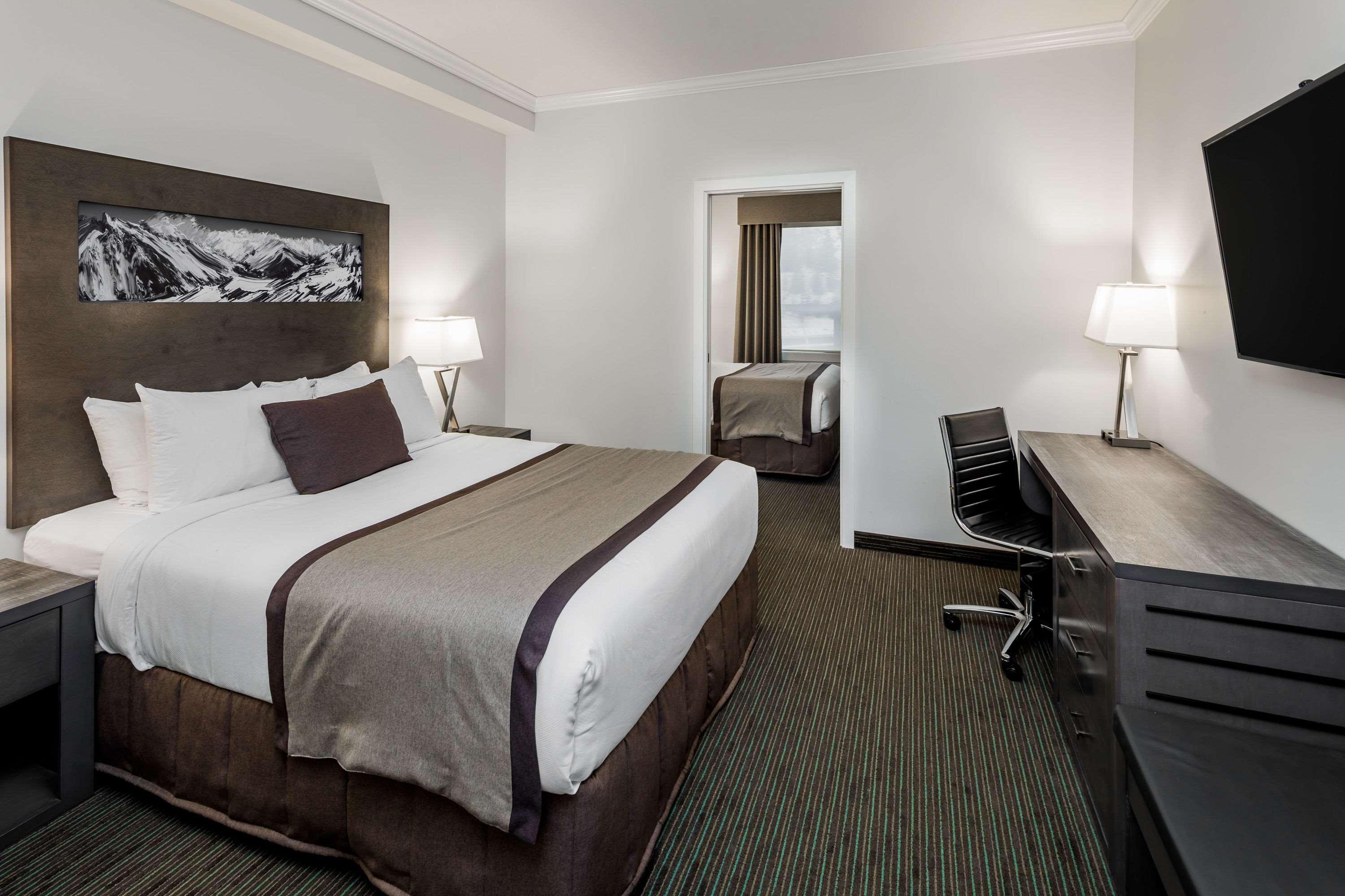 Ramada By Wyndham Revelstoke Hotel Exterior foto