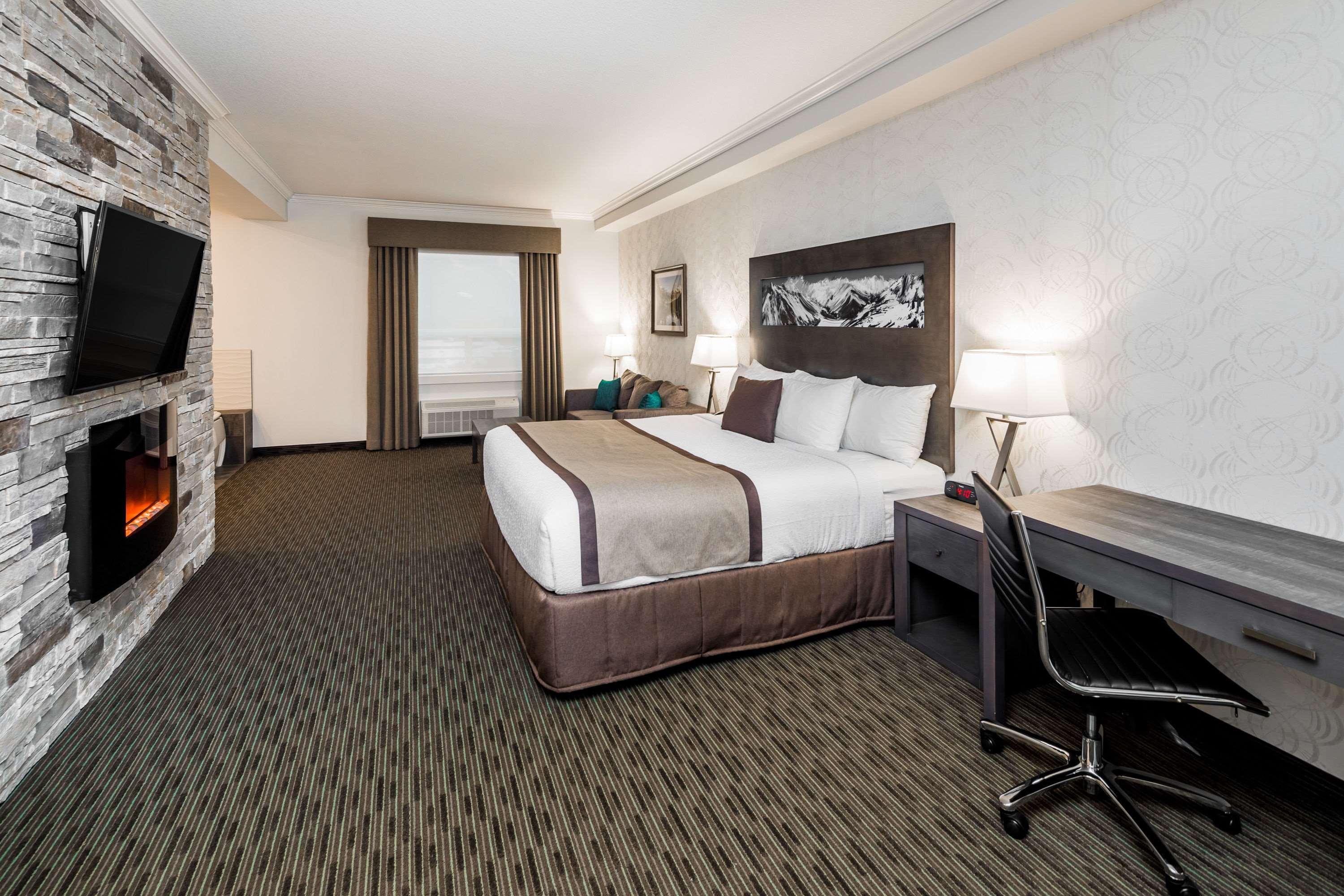Ramada By Wyndham Revelstoke Hotel Exterior foto