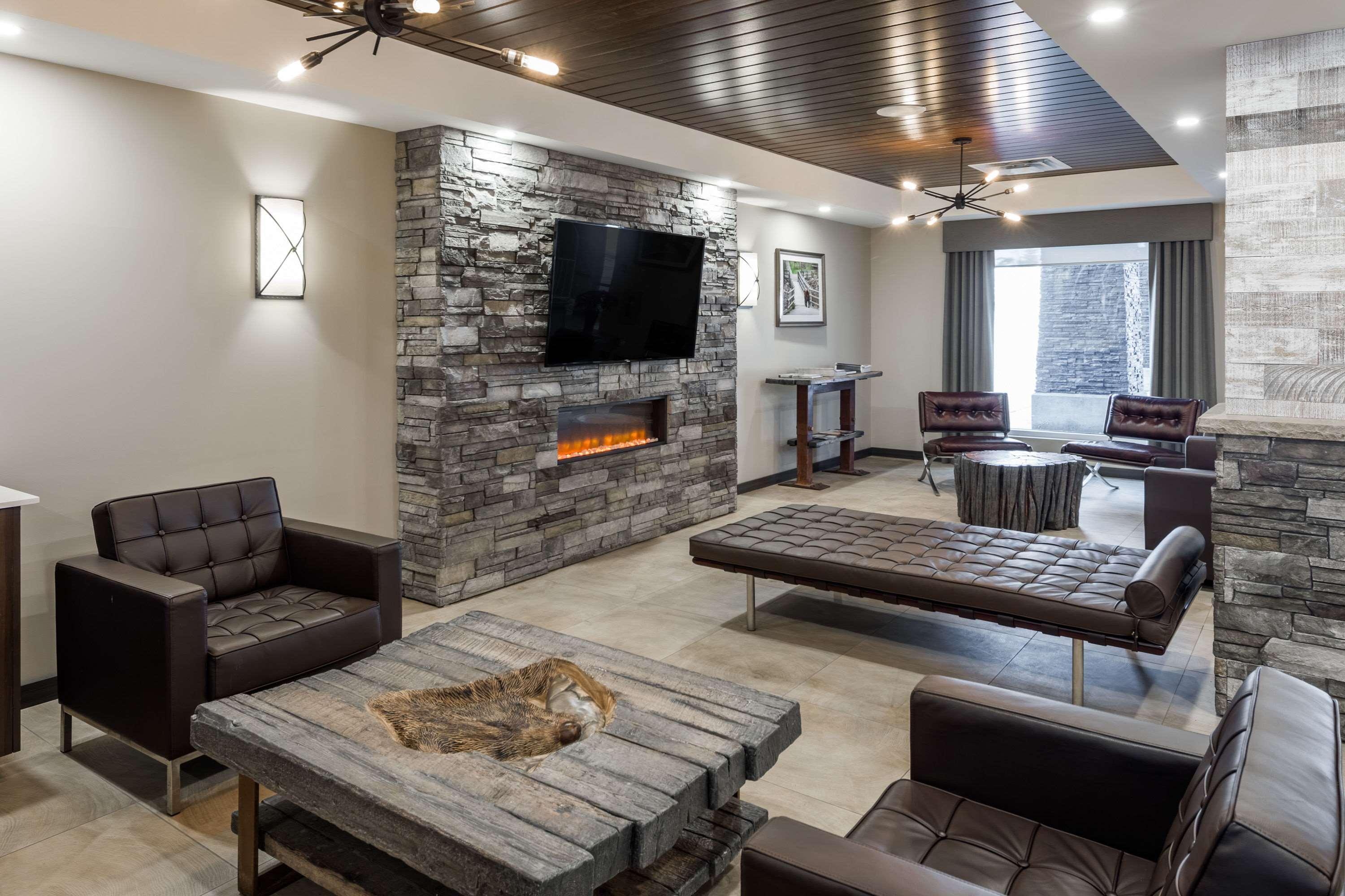 Ramada By Wyndham Revelstoke Hotel Exterior foto