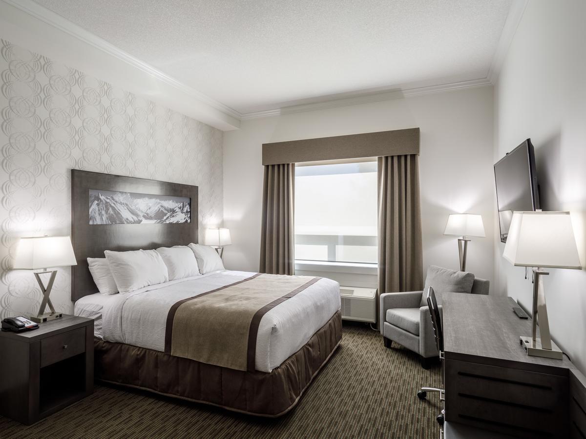 Ramada By Wyndham Revelstoke Hotel Exterior foto