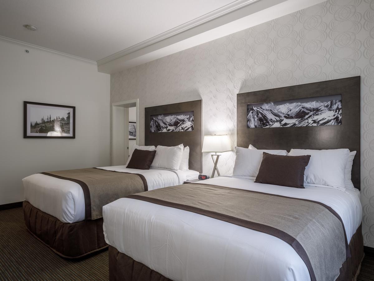 Ramada By Wyndham Revelstoke Hotel Exterior foto