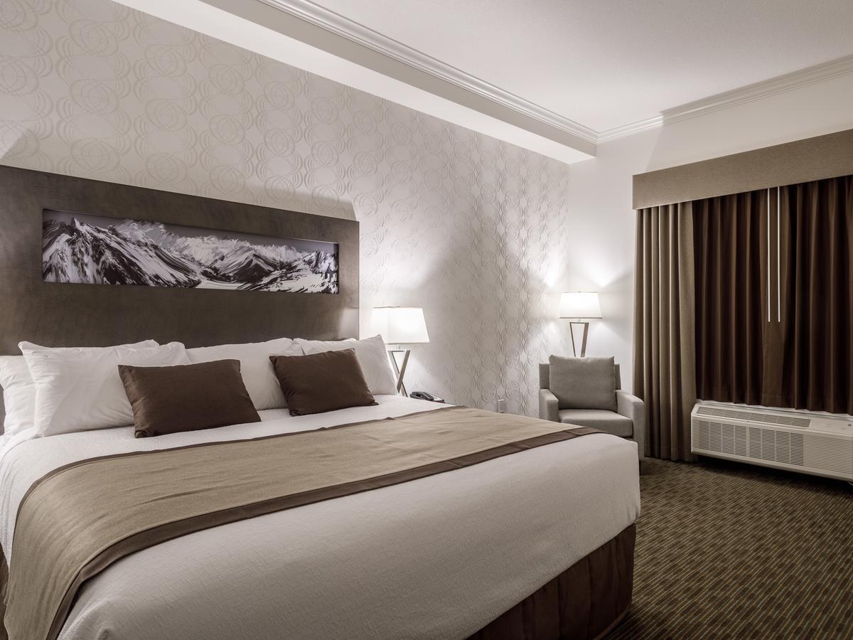 Ramada By Wyndham Revelstoke Hotel Exterior foto