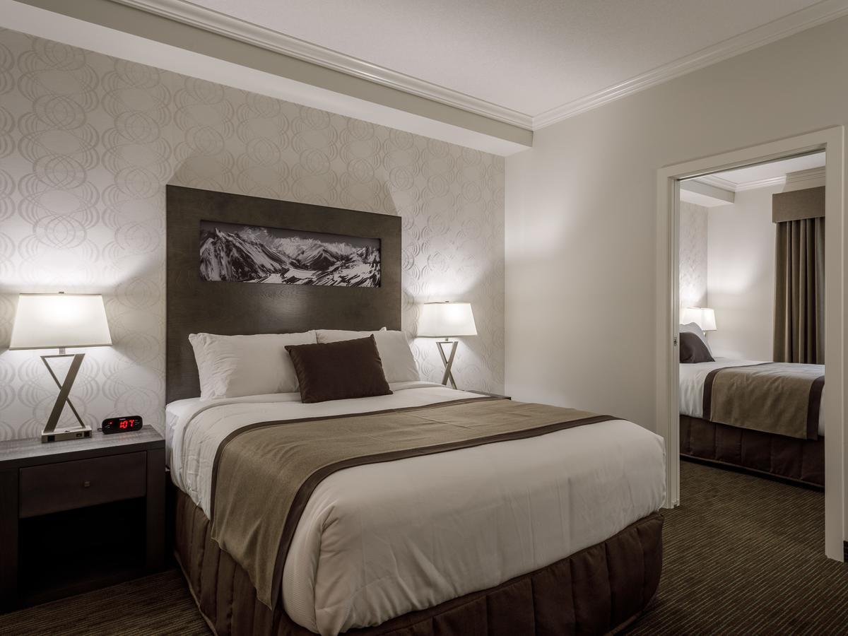 Ramada By Wyndham Revelstoke Hotel Exterior foto