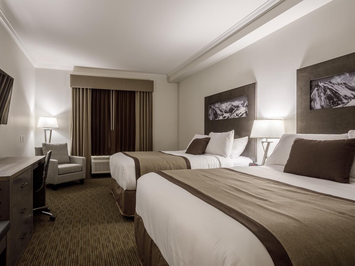 Ramada By Wyndham Revelstoke Hotel Exterior foto