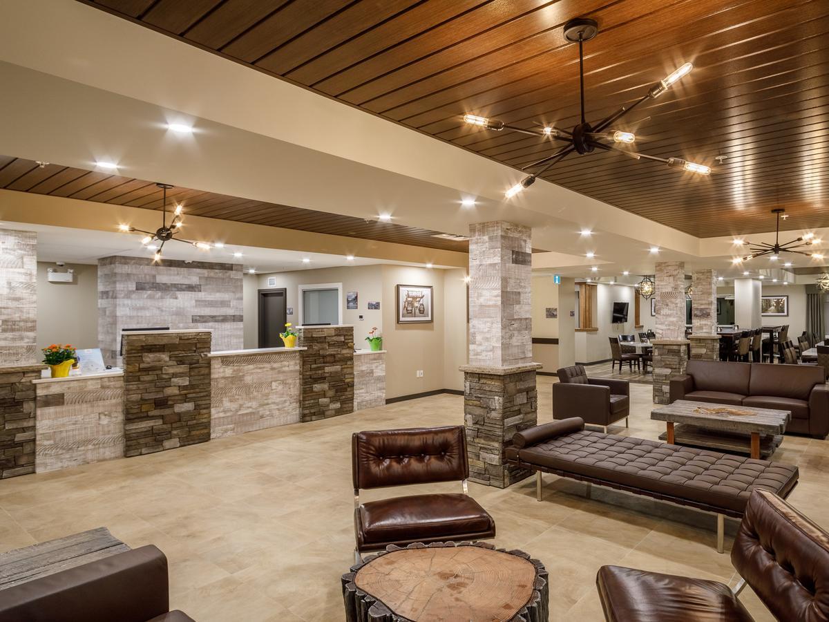 Ramada By Wyndham Revelstoke Hotel Exterior foto