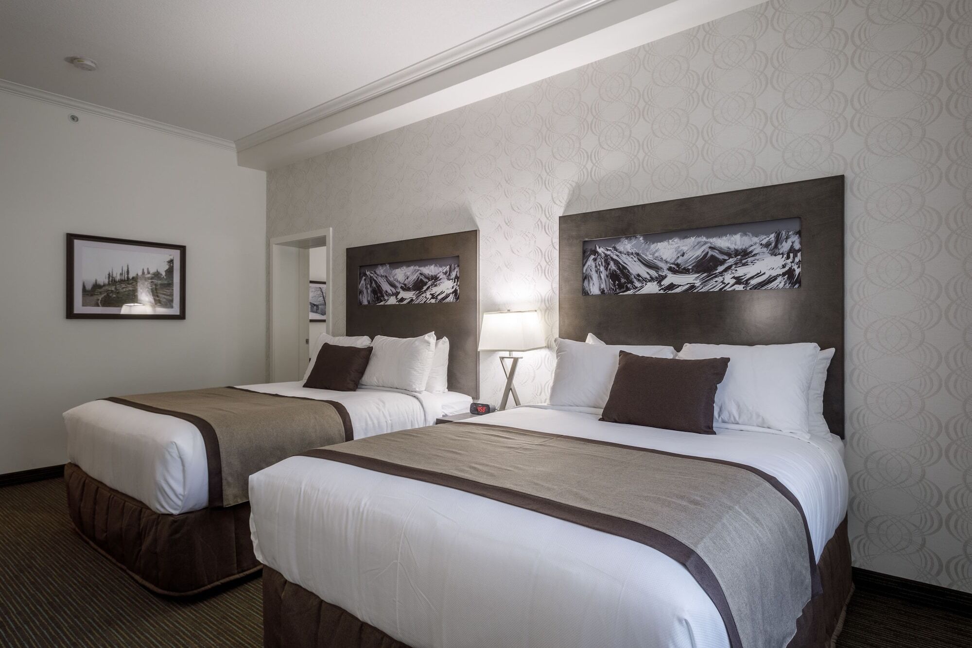 Ramada By Wyndham Revelstoke Hotel Exterior foto