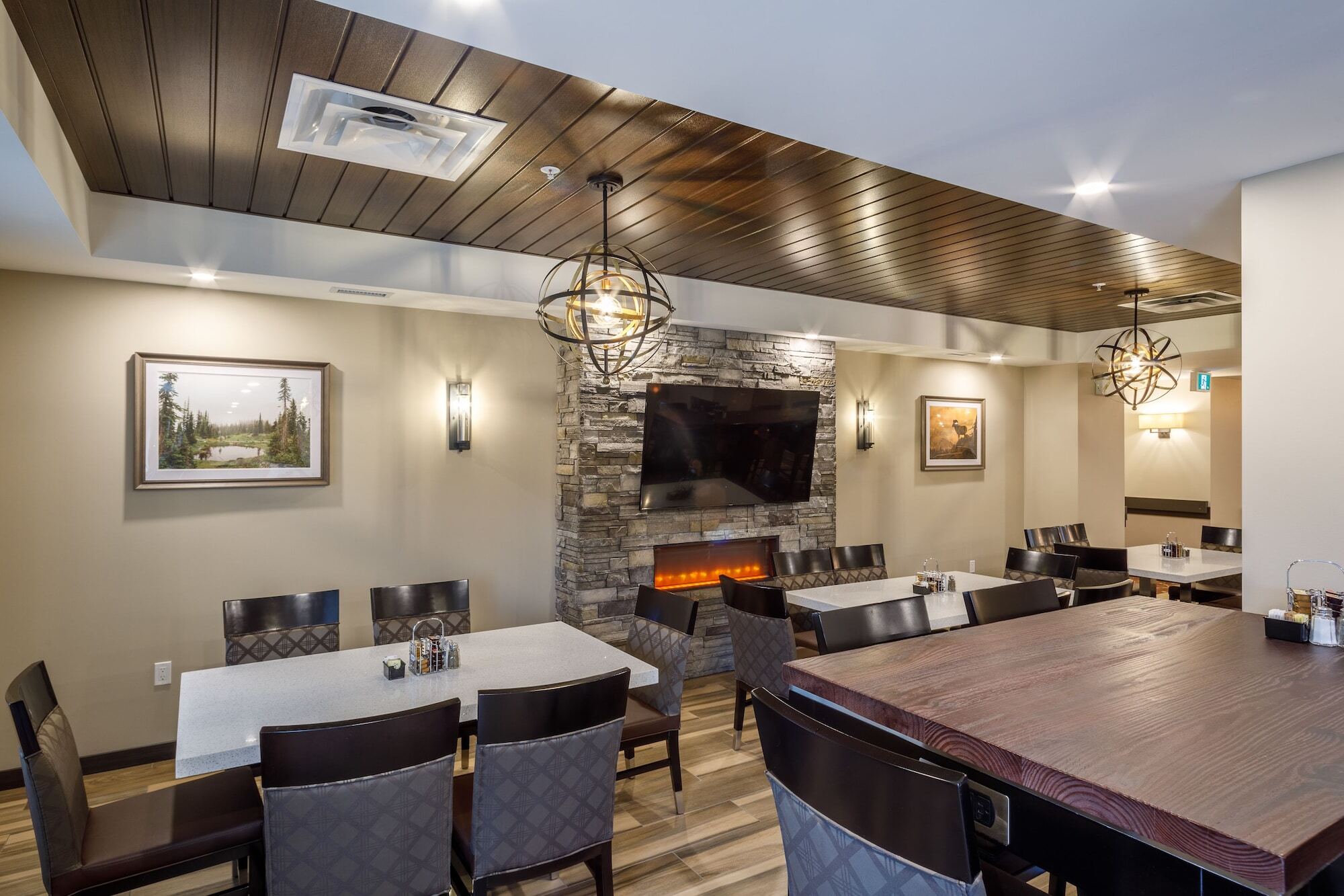Ramada By Wyndham Revelstoke Hotel Exterior foto